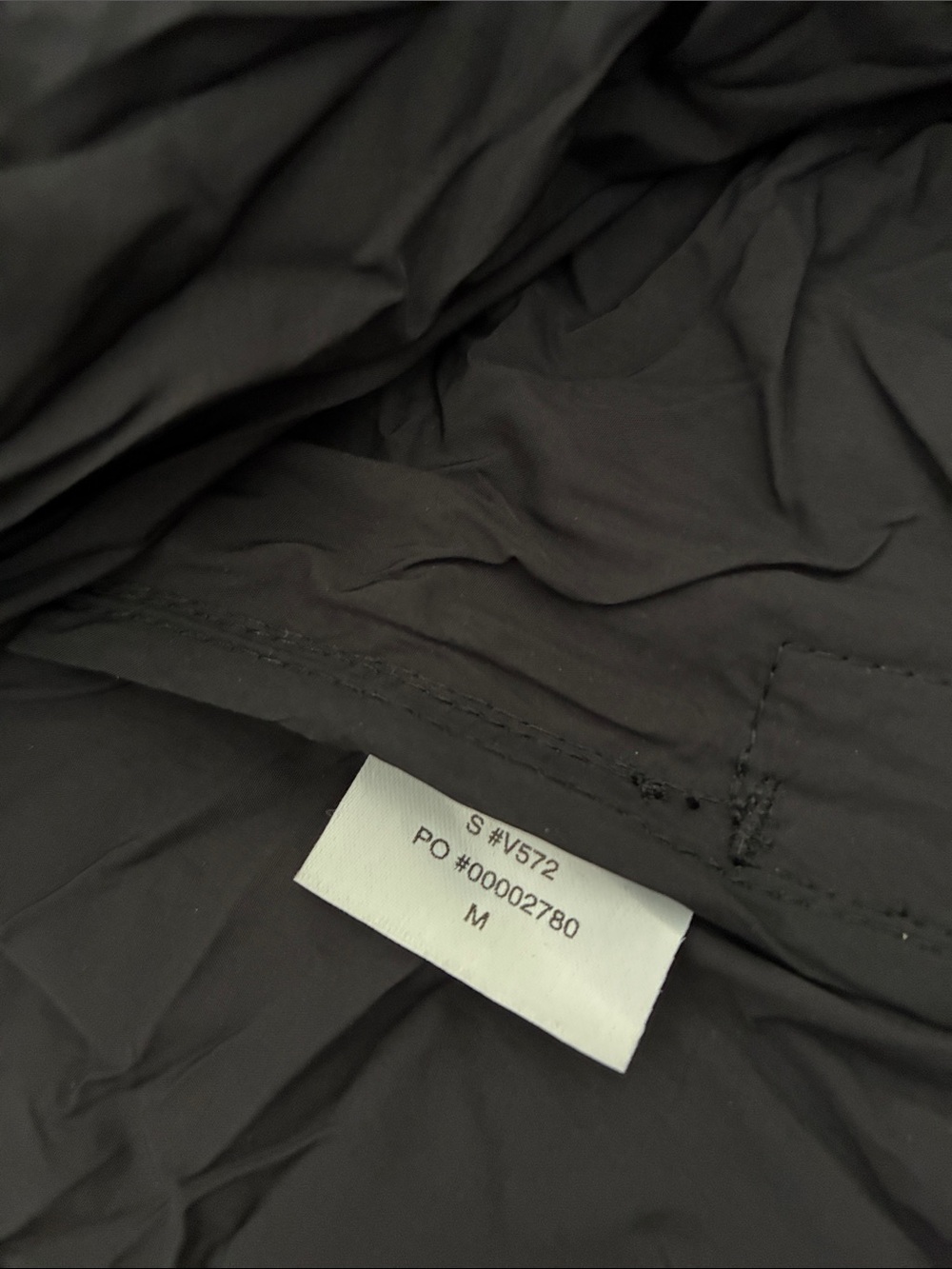 Size M Vuori Black Lightweight Packable Jacket Windbreaker - Picture 6 of 6